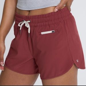VUORI WOMEN'S CLEMENTINE SHORT 2.5"